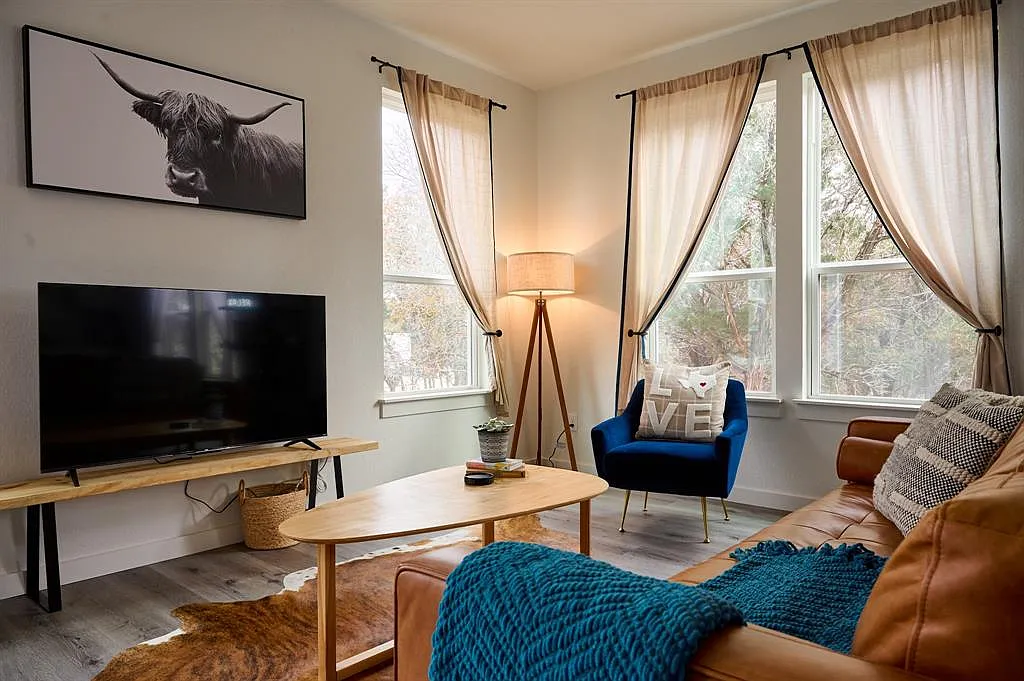 2 bed, 1400 sqft, $1,995 — Photo 2