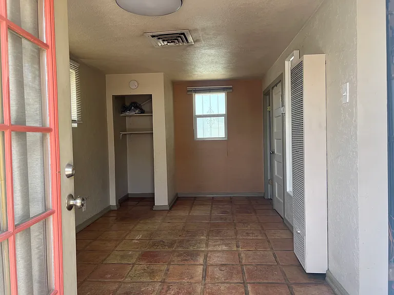 403 Columbia Dr SE — Photo 8