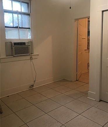 5th image of 819 De Armas St