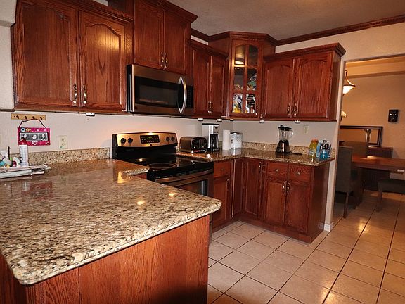 5th image of 1214 Pecan Dr