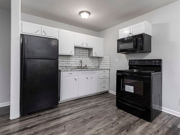 5th image of 2902 Noe Ct #2