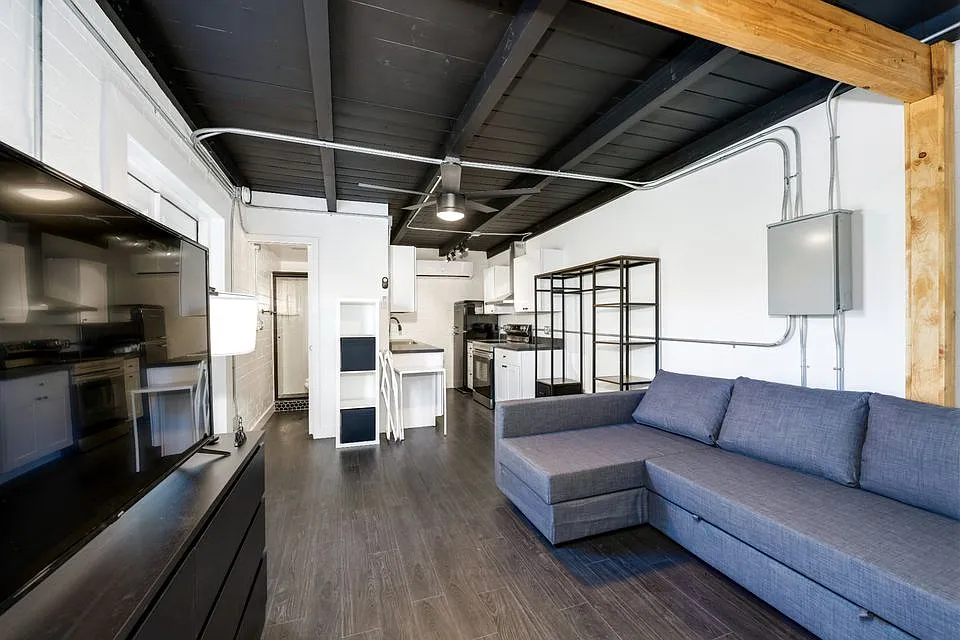 Studio, 240 sqft, $1,095 — Photo 2
