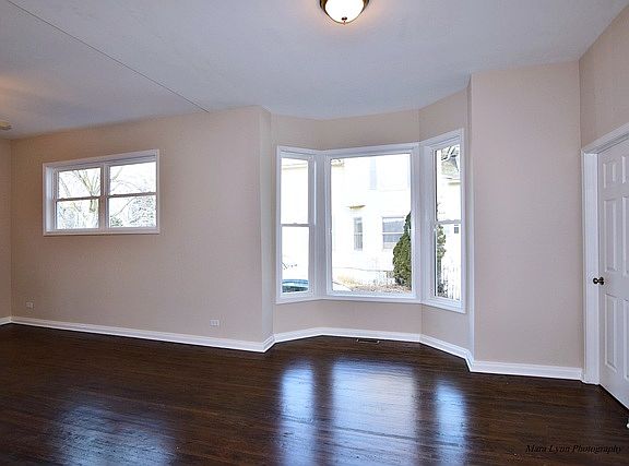 3rd image of 253 Joliet St