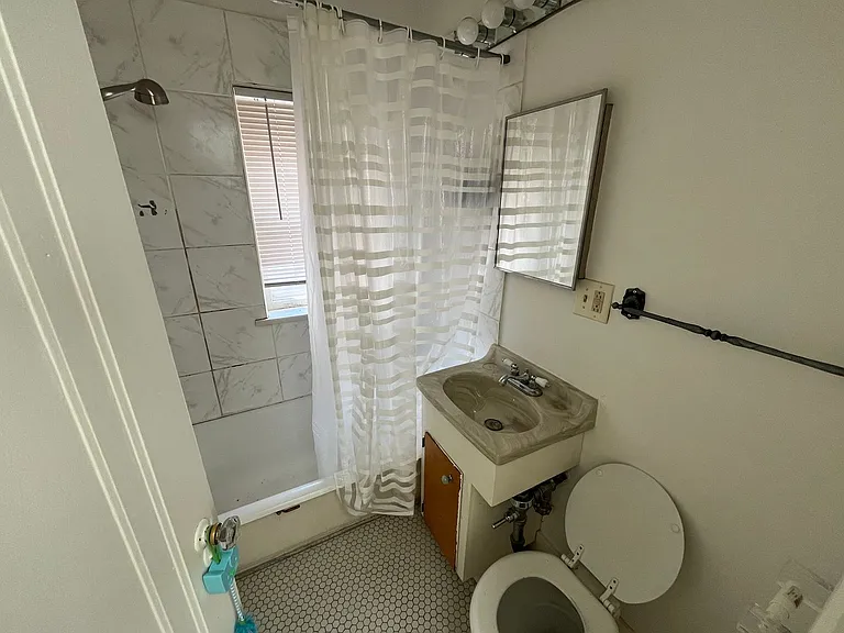1345 N Astor St — Photo 11