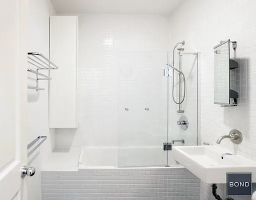 Rented by Bond New York | media 41