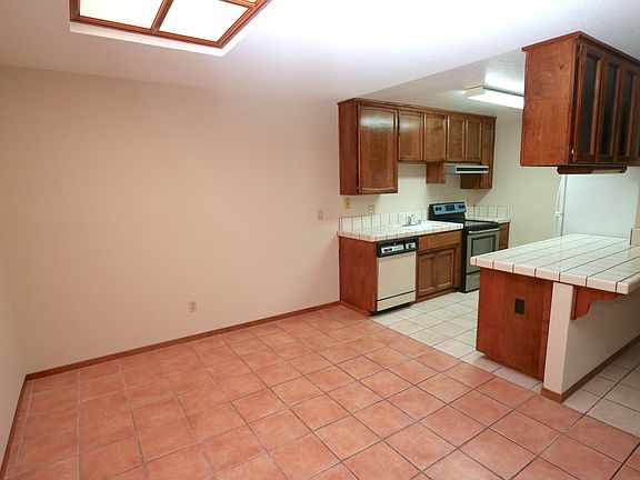 Kitchen / Dining