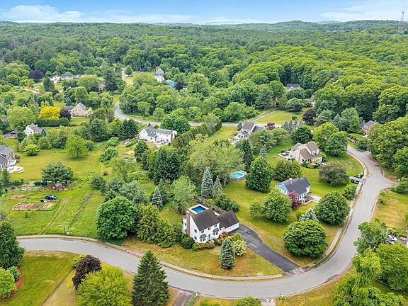 2nd image of 4 Meadow Dr