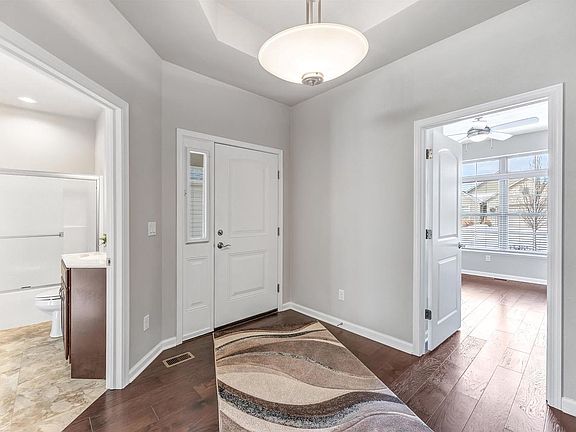 4th image of 210 N BEDFORD ROAD