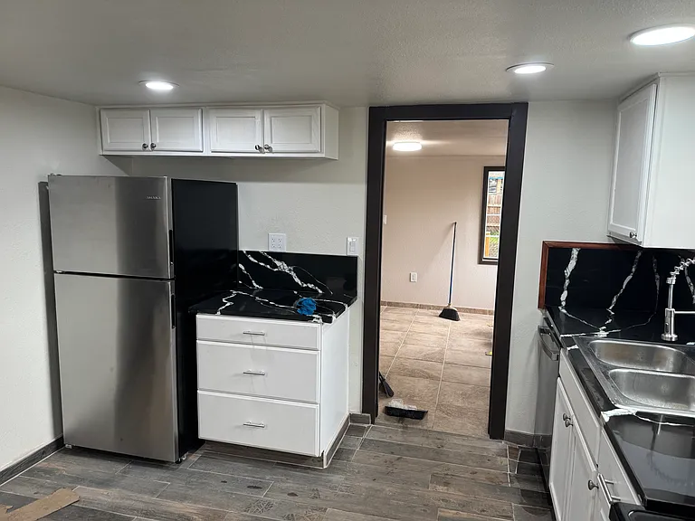 527 Central Ave S — Photo 2