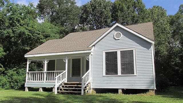 1st image of 410 Hillcrest St