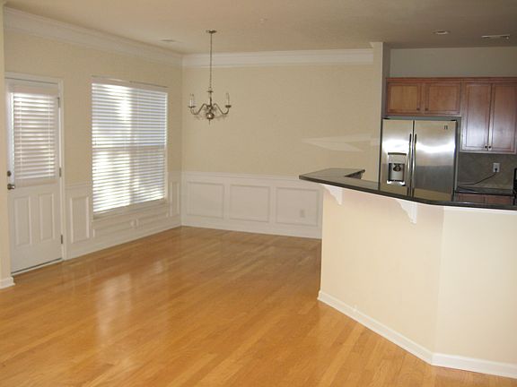 3rd image of 493 Mountain View Ln