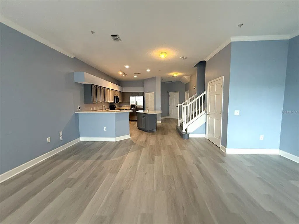 3 bed, 2.5 bath, 2190 sqft, $3,900 — Photo 4