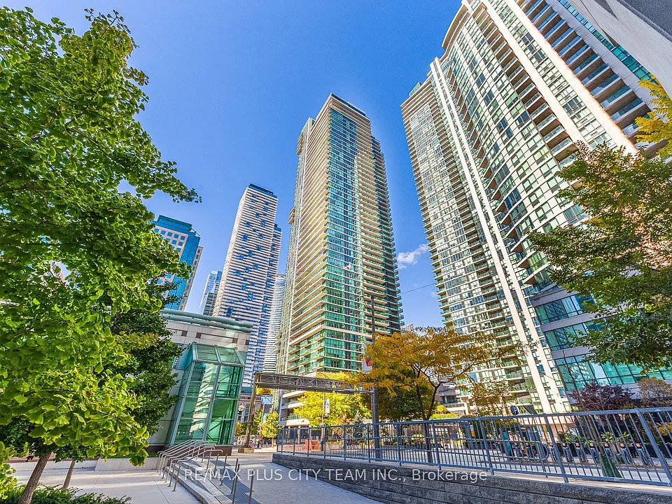 33 Bay St #1502