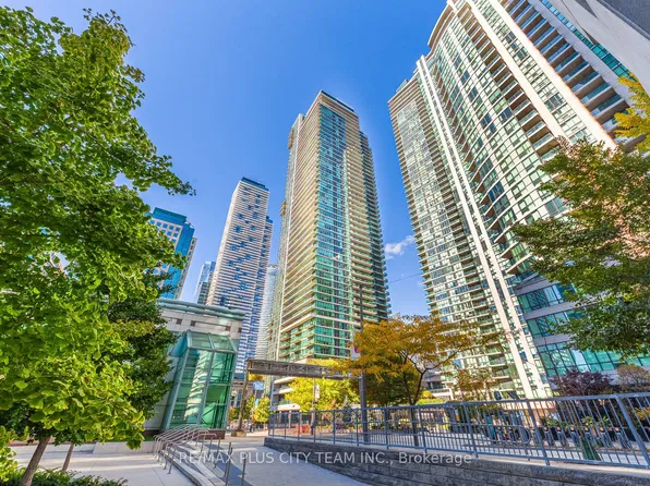33 Bay St #1502, Toronto, ON M5J 2Z3