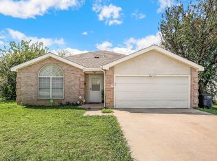 2912 Canberra Ct, Fort Worth, TX 76105