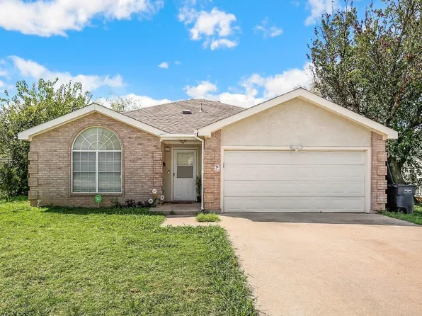 2912 Canberra Ct, Fort Worth, TX 76105