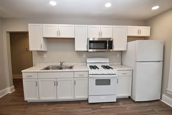 2 bed, 1.0 bath, $1,140 — Photo 4