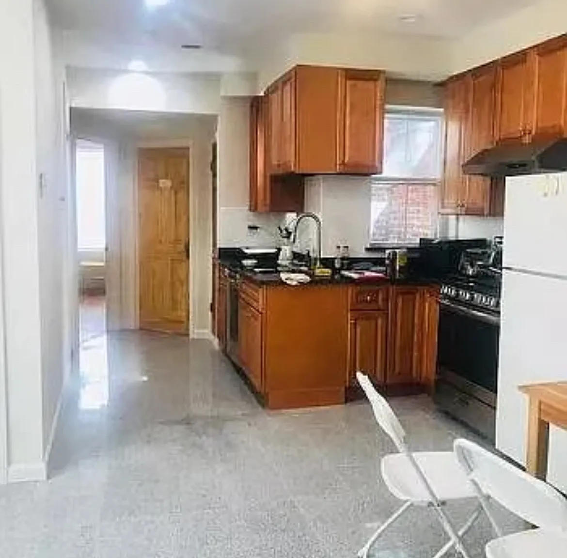 4 bed, 1200 sqft, $5,200 — Photo 2