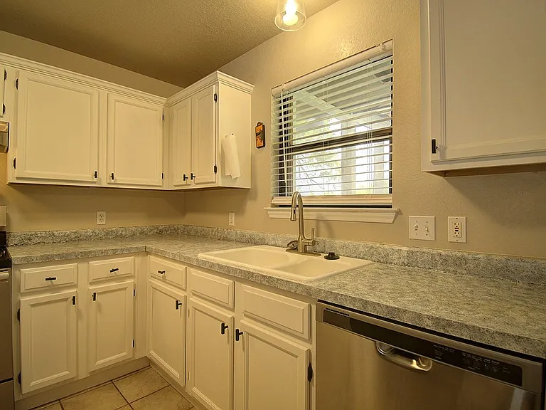 117 Dover Dr — Photo 10