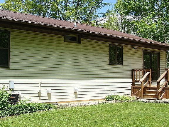 5th image of W1730 Woodland Dr