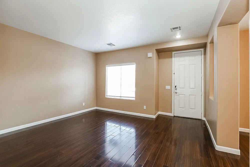 5 bed, 3.0 bath, 2877 sqft, $2,855 — Photo 4