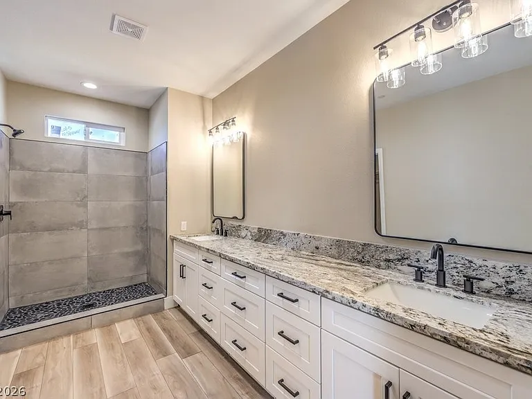 729 N Milan St — Photo 9