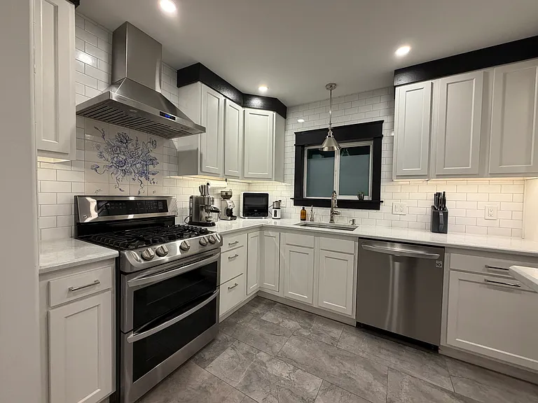 3981 E Desmond Ln — Photo 2
