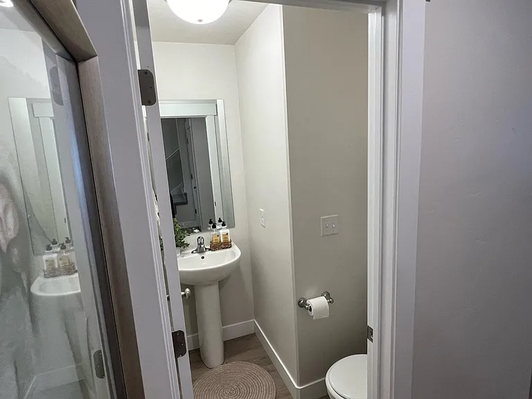 2374 W Howard St — Photo 8