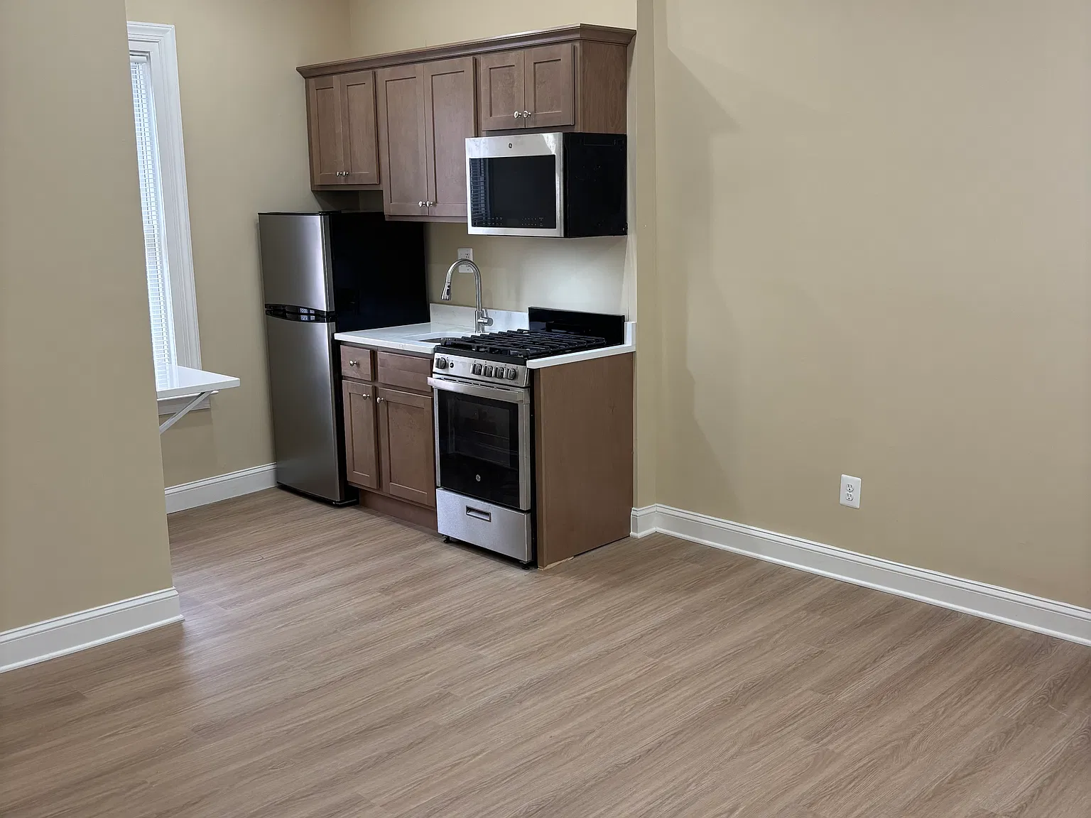 Studio, 500 sqft, $1,995 — Photo 3