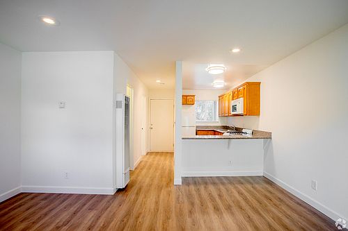 1st image of 616-624 Morse Ave