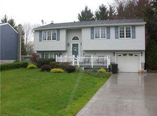 7039 Northview Dr, Lockport, NY 14094