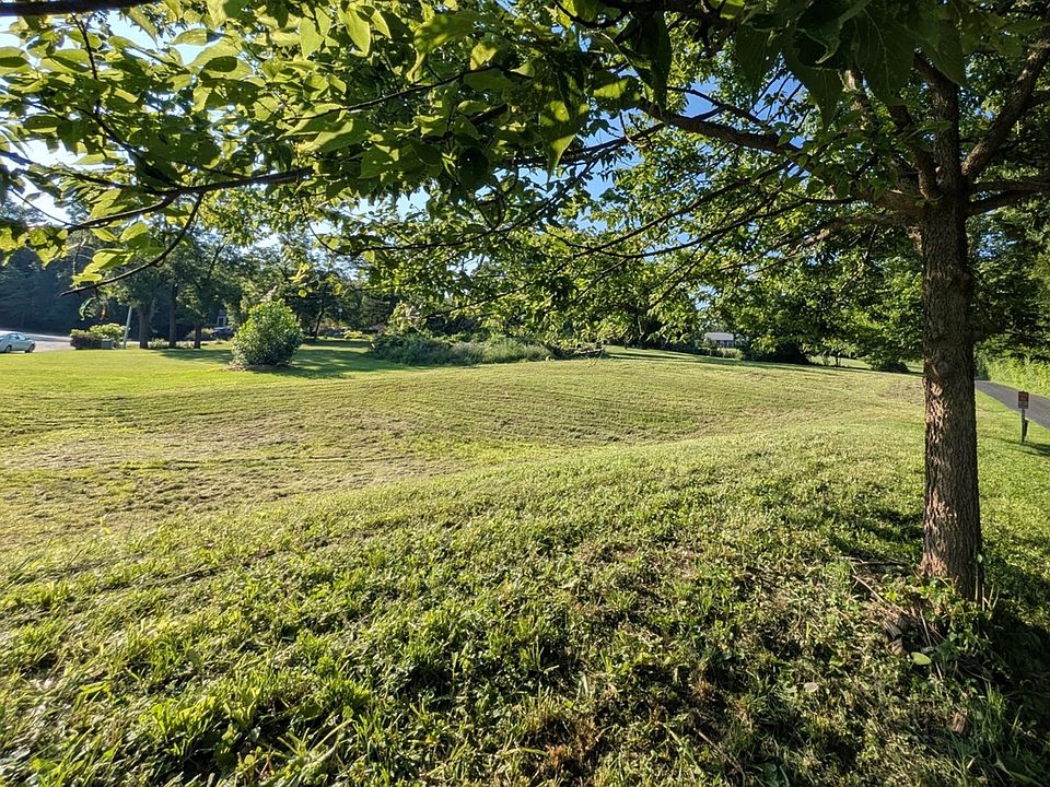 2nd image of 13131 Steeplechase Dr Lot 6