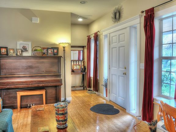 2nd image of 1807 Virginia Ct NE