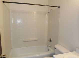 1102 N 39th St #6, Grand Forks, ND 58203