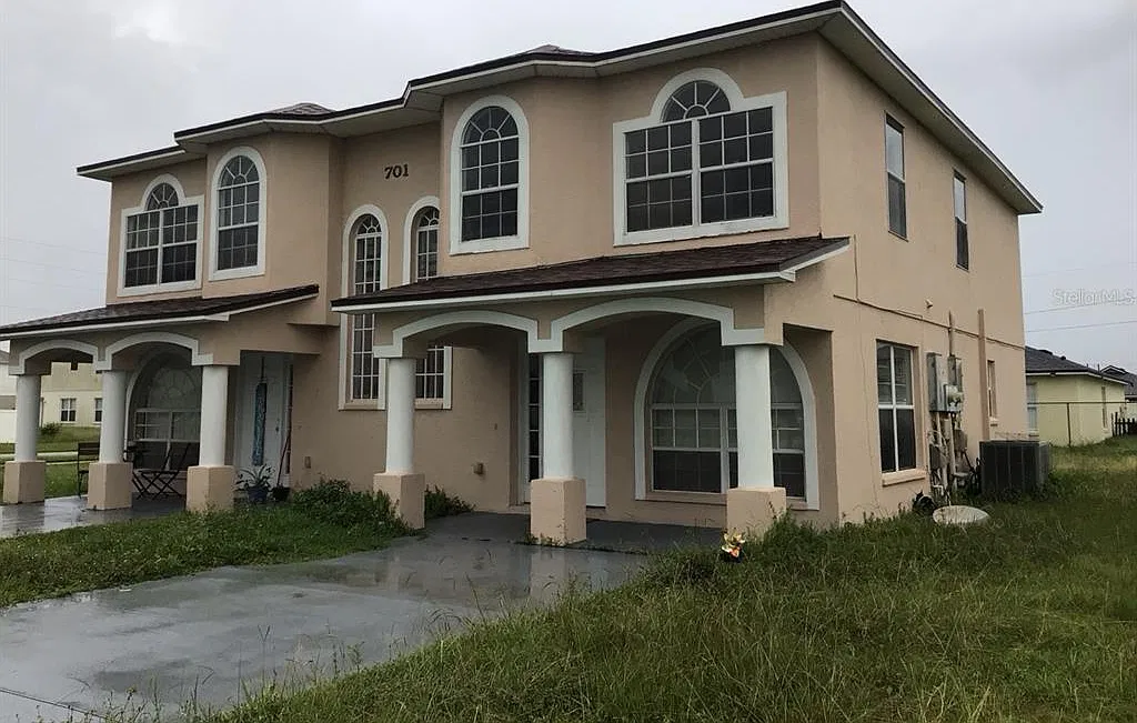 3 bed, 2.5 bath, 1520 sqft, $1,700 — Photo 2