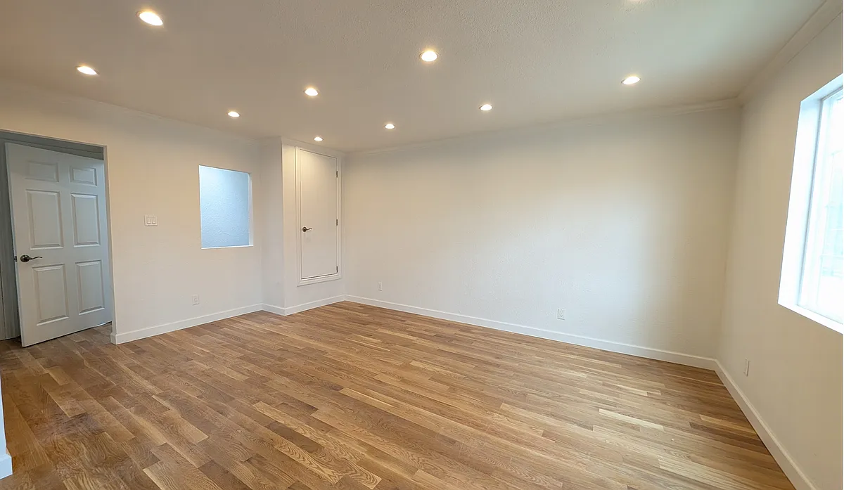 Building Photo - 2055 Palou Ave
