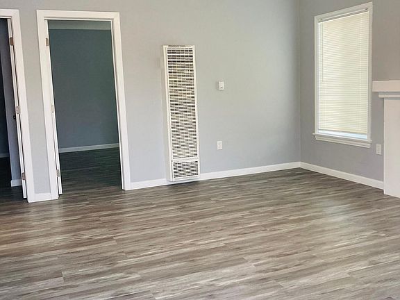 5th image of 1135 E Hyde Park Blvd