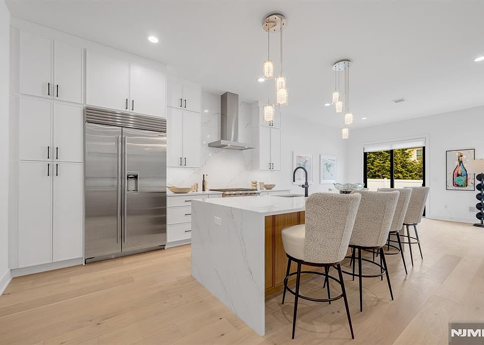 1st image of 15 Feldman Court