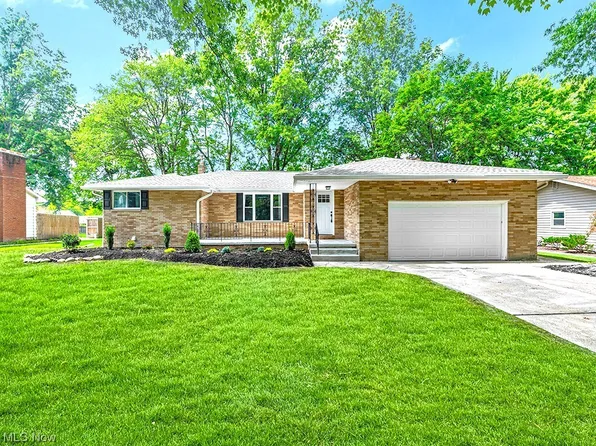 620 Blueberry Hill Dr, Canfield, OH 44406