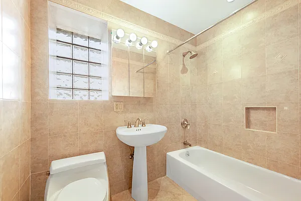 Rented by Compass | media 40