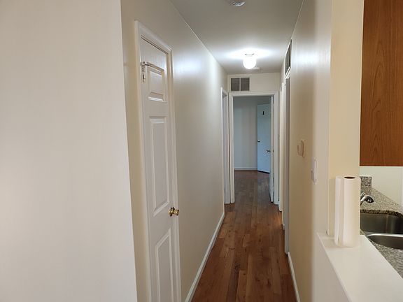 5th image of 403 Lucas Ln