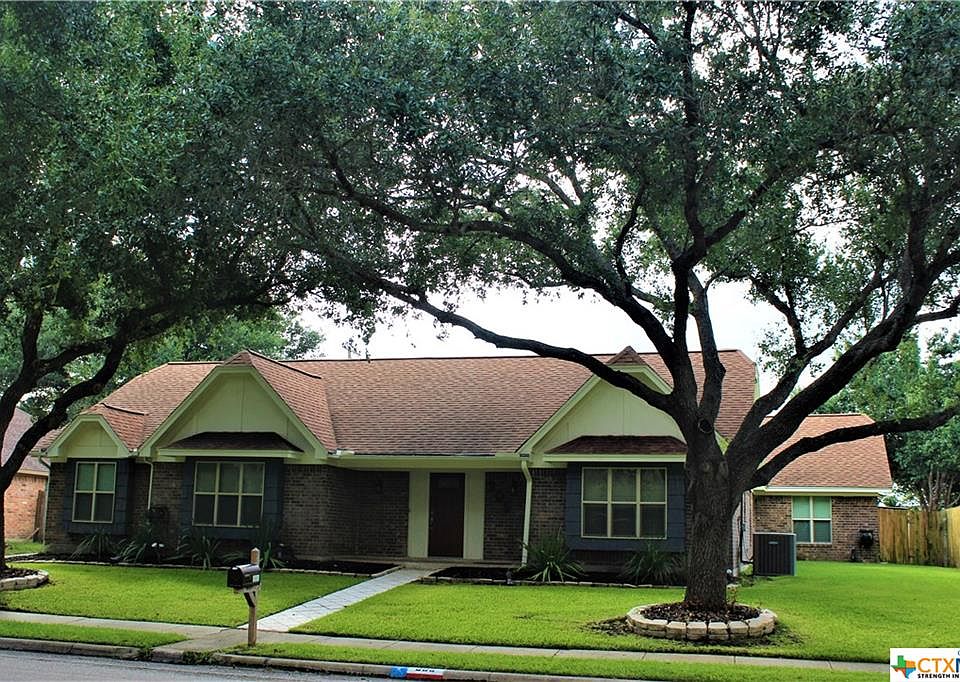 1st image of 305 Chimney Rock Dr
