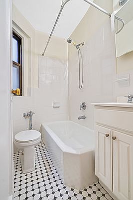 4th image of 9 W 64th St APT 3F
