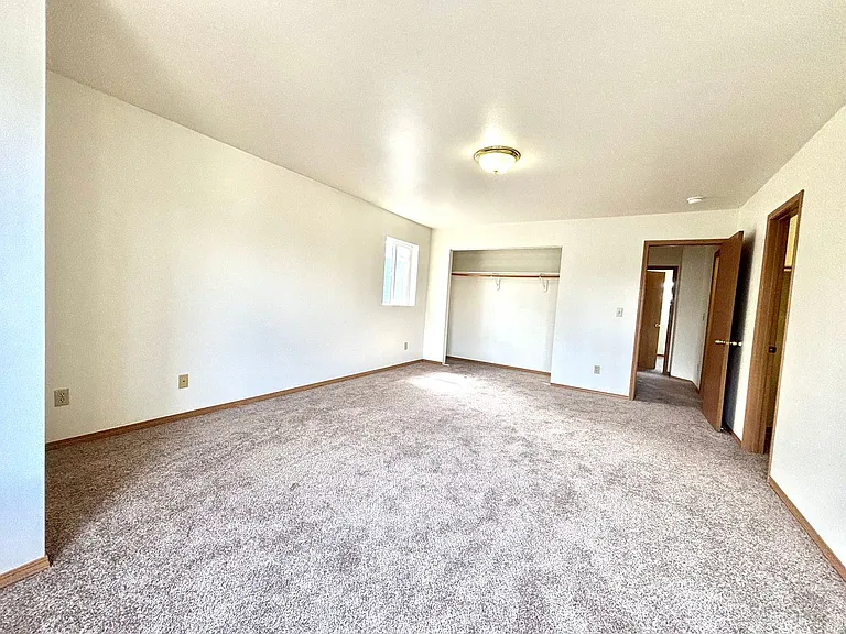 1747 W Kagy Blvd — Photo 8