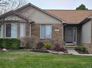 52913 Cross Creek Dr, Chesterfield, MI 48047