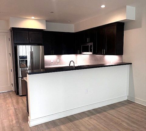 3rd image of 1157 S Bundy Dr #Penthouse 9