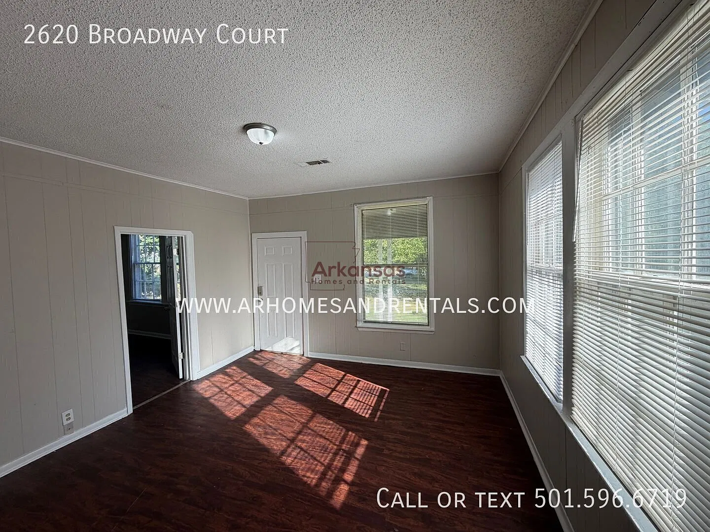 1/2 Off First Month's Rent ~ 2620 Broadway Court 3 Bedrooms | 1 Bathroom — Photo 2