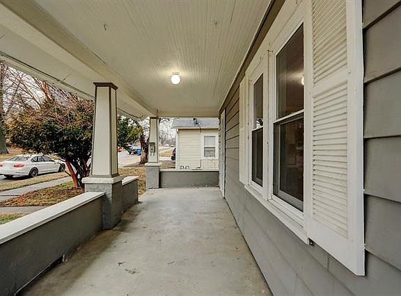 2nd image of 306 W Farmer St