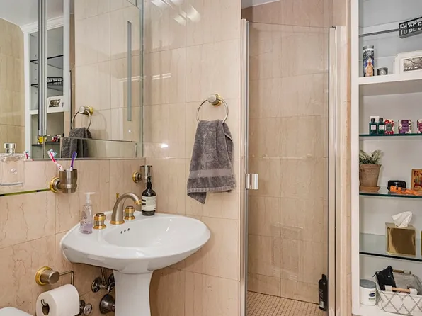 25 Sutton Place South image 13 of 14