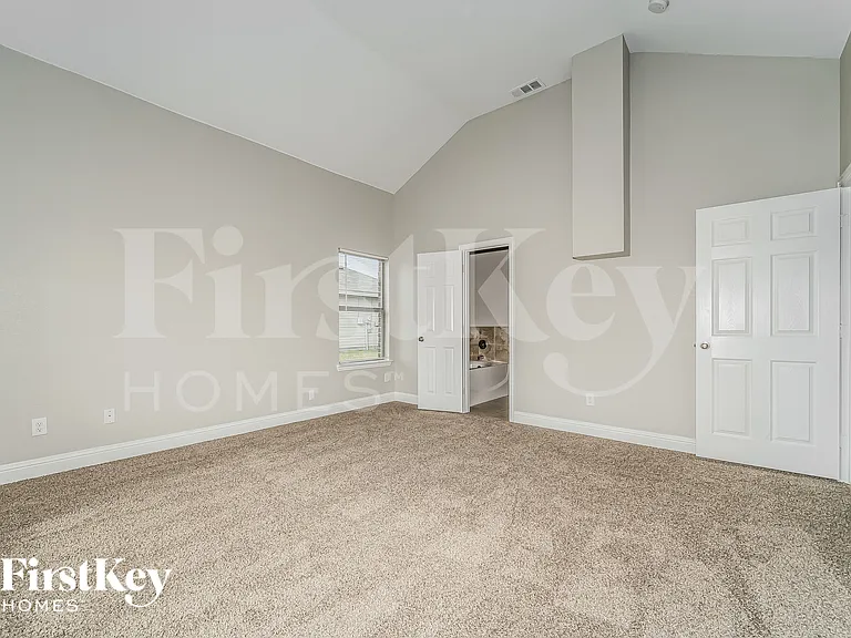1215 Jessie Ln — Photo 9